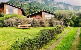 Cabañas Ruka Rayun vista y acceso al lago en Coñaripe